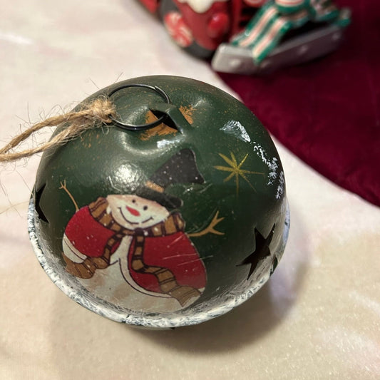 BW Evergreen Snowbell Bauble