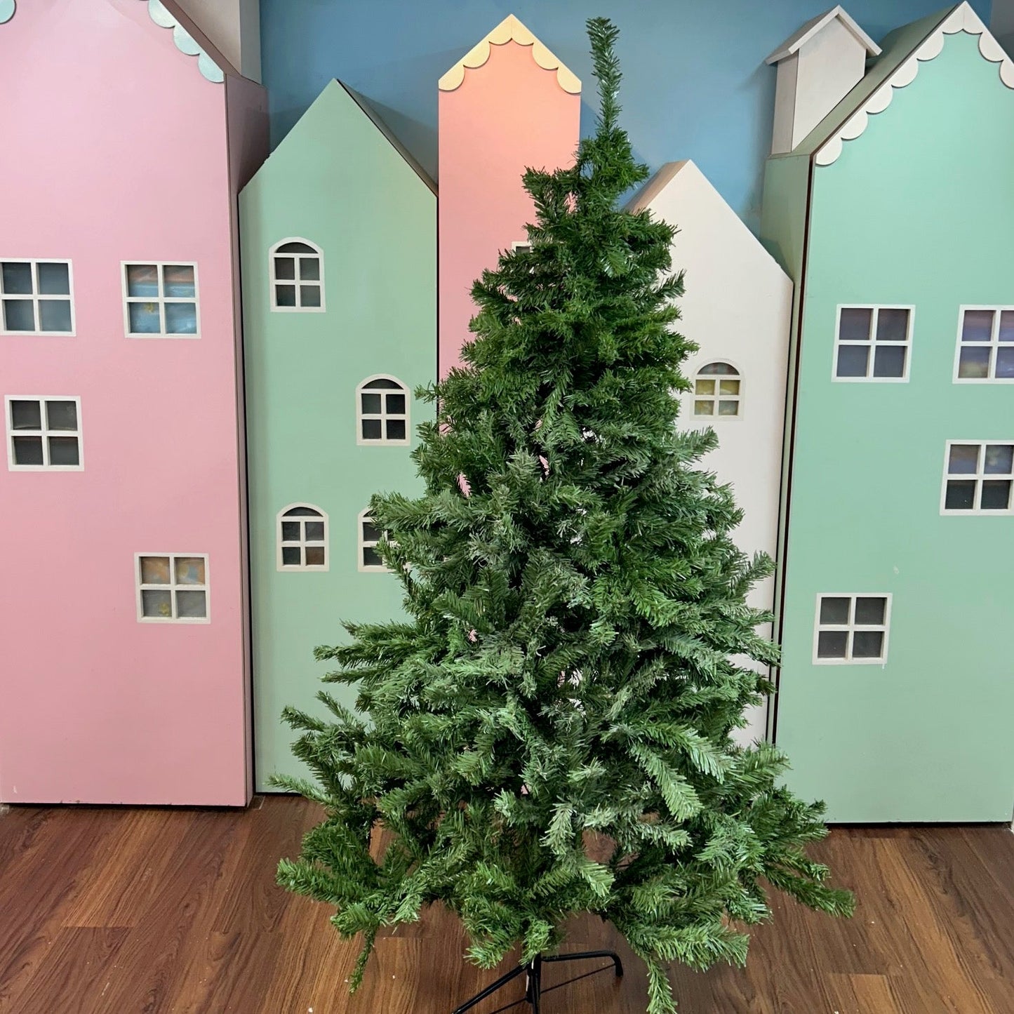 BW 8 ft Alpine Green Luxe Christmas Tree